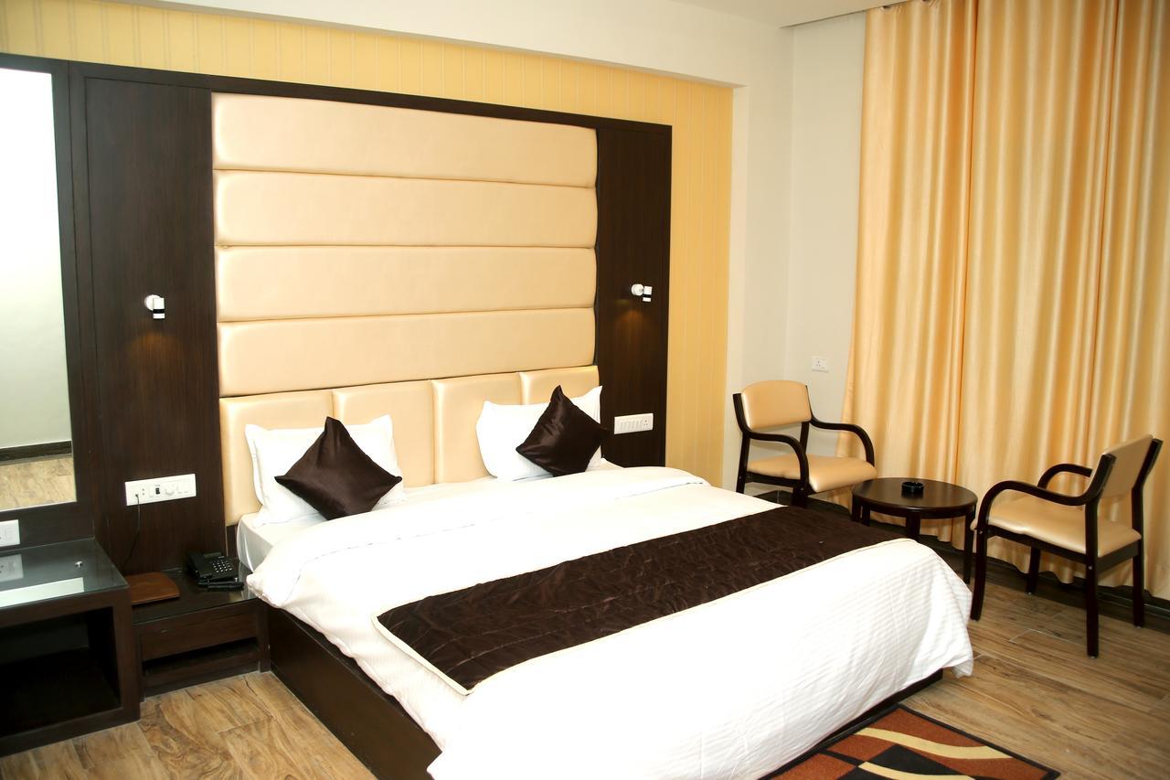 Hotel Lavanya Palace Ratlam Екстер'єр фото