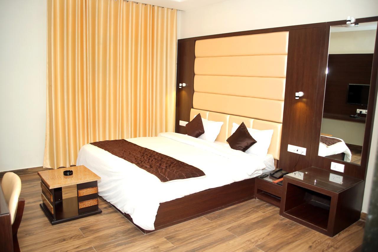 Hotel Lavanya Palace Ratlam Екстер'єр фото