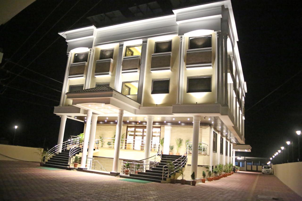 Hotel Lavanya Palace Ratlam Екстер'єр фото