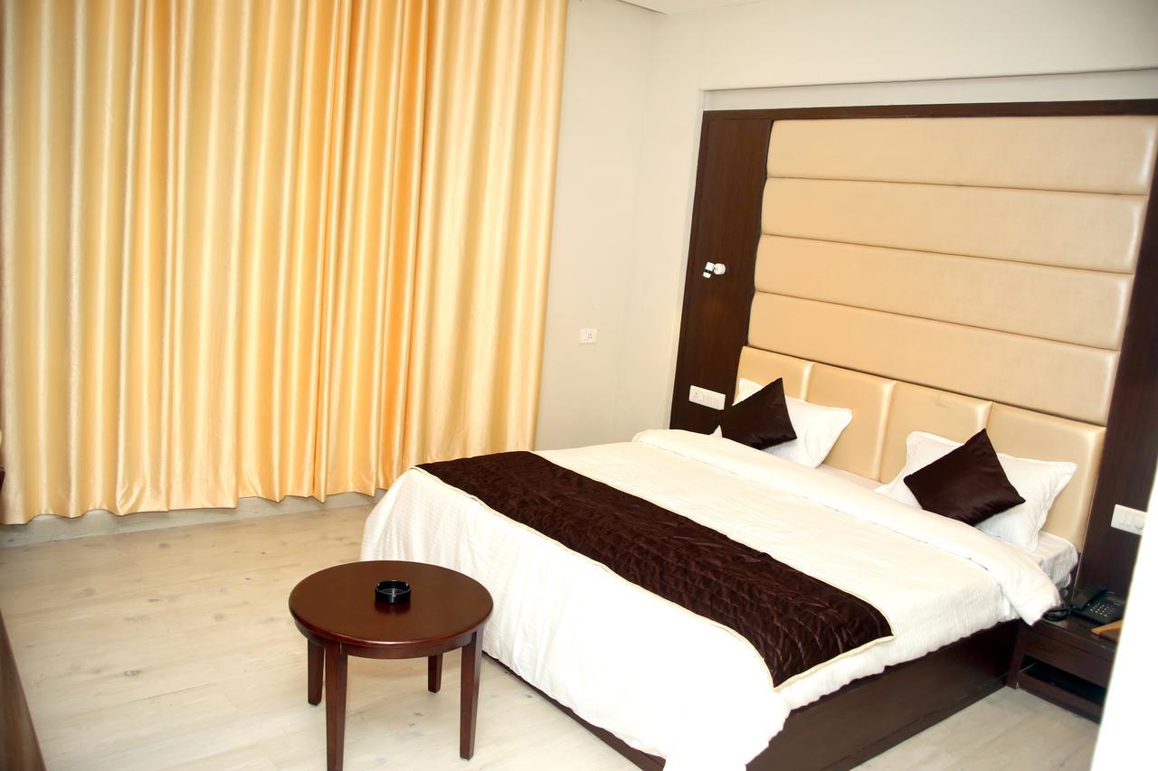 Hotel Lavanya Palace Ratlam Екстер'єр фото