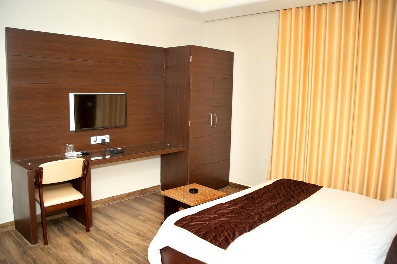 Hotel Lavanya Palace Ratlam Екстер'єр фото