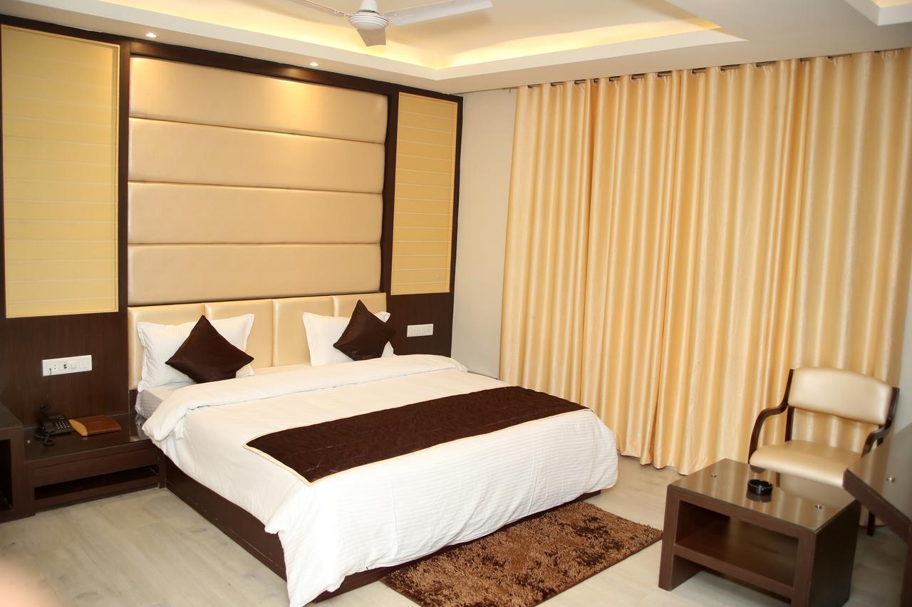 Hotel Lavanya Palace Ratlam Екстер'єр фото