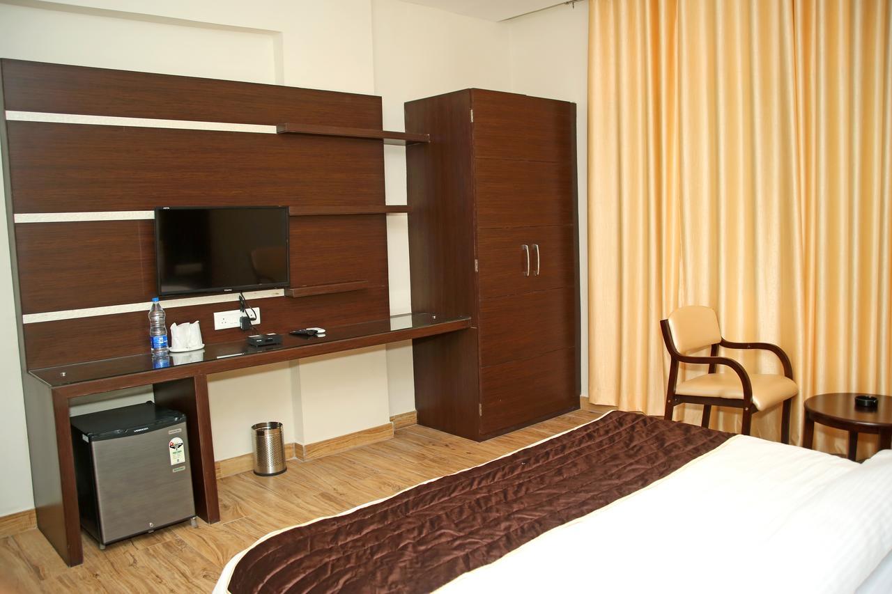Hotel Lavanya Palace Ratlam Екстер'єр фото